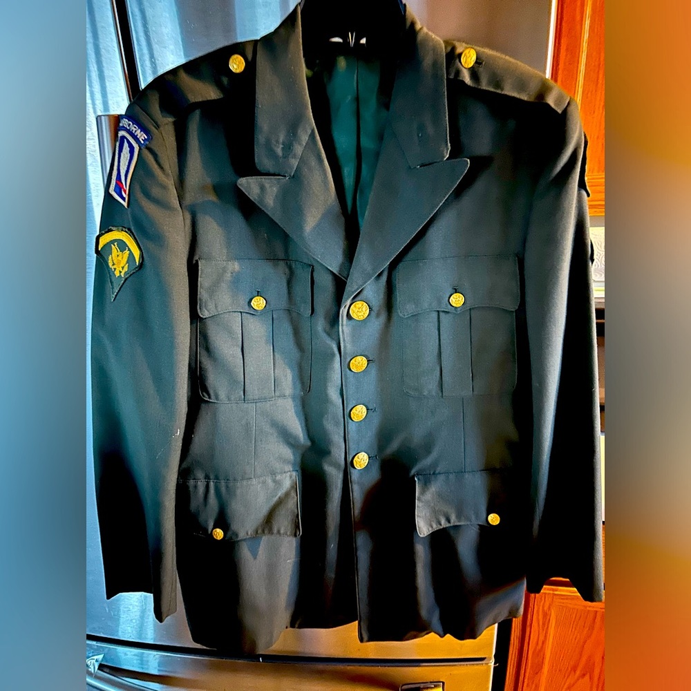 Selling a vintage Vietnam era marine 1st Airborne jacket